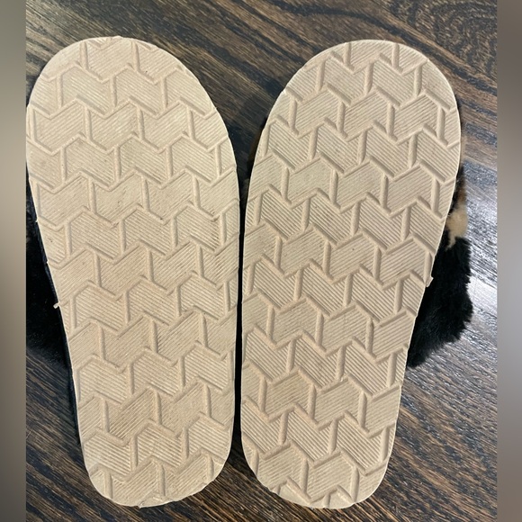 Adorable Leopard Slippers - Picture 5 of 5